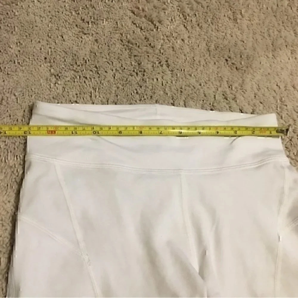 Under Armour woman’s size xsmall white spandex shorts